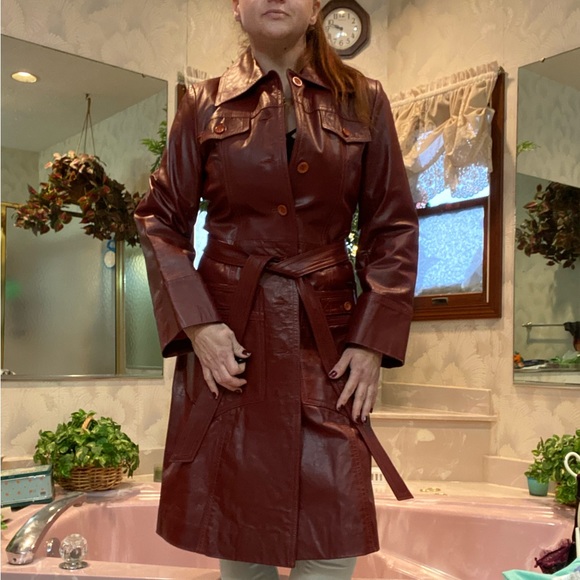 Vintage Red Leather Trench belted coat - Picture 3 of 6